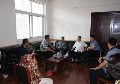 征收辦黨支部走訪慰問萬寨社區(qū)困難群眾